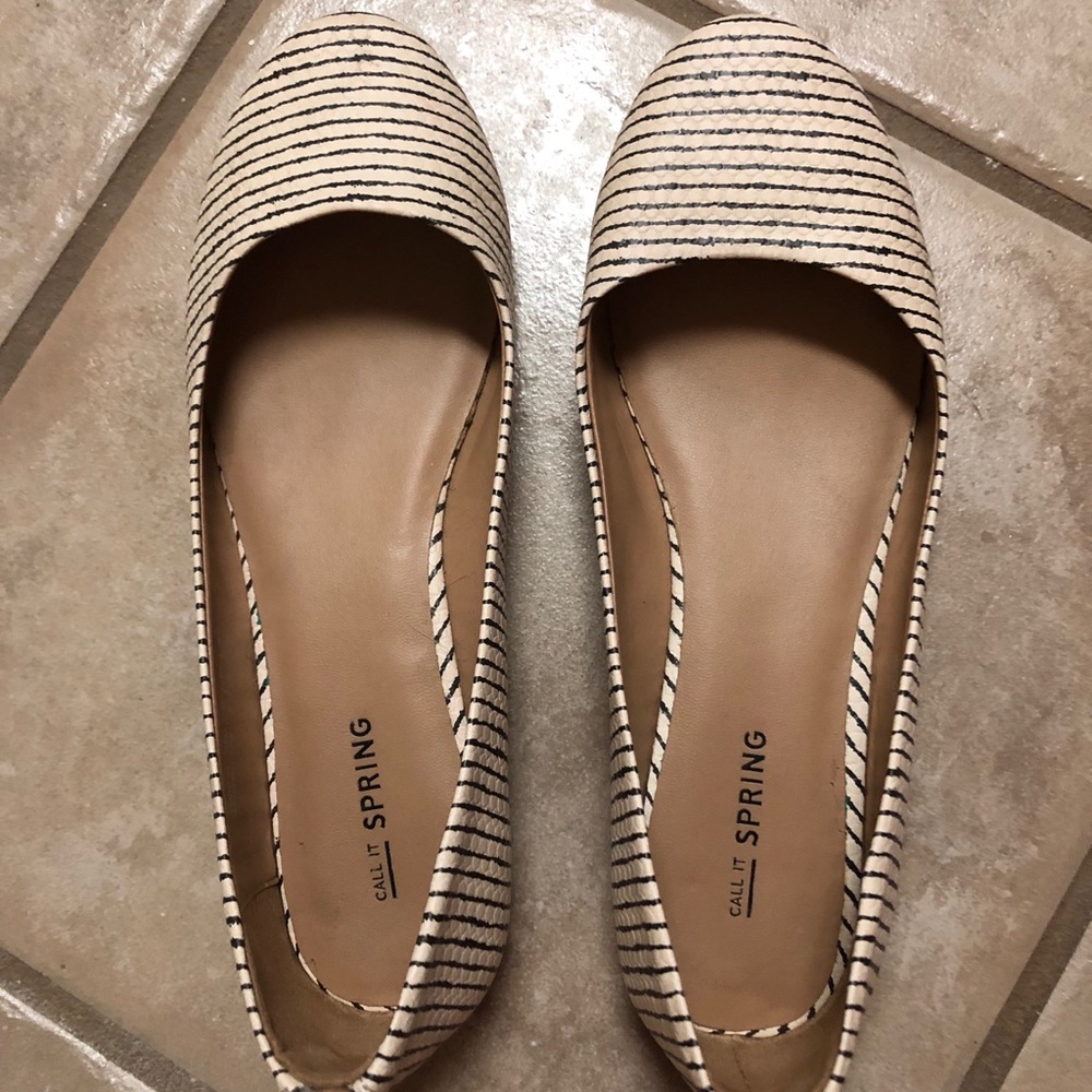 Round toe flats